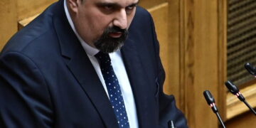Συζήτηση και ψηφοφορία στην Ολομέλεια της Βουλής για την σύσταση Προανακριτικής Επιτροπής, η οποία θα κληθεί να διερευνήσει τις τυχόν ποινικές ευθύνες του πρώην υφυπουργού παρά τω πρωθυπουργώ, Χρήστου Τριαντόπουλου, για το μπάζωμα στο πεδίο της σύγκρουσης των αμαξοστοιχιών στα Τέμπη, Τρίτη 4 Μαρτίου 2025. Την πρόταση κατέθεσαν ο Πρόεδρος του ΠΑΣΟΚ - Κινήματος Αλλαγής, Νίκος Ανδρουλάκης και τριάντα βουλευτές του κόμματος.
(ΜΙΧΑΛΗΣ ΚΑΡΑΓΙΑΝΝΗΣ/EUROKINISSI)